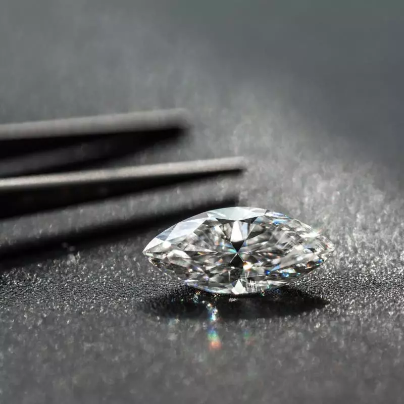 3. Sentuhan Modern pada Marquise Diamond