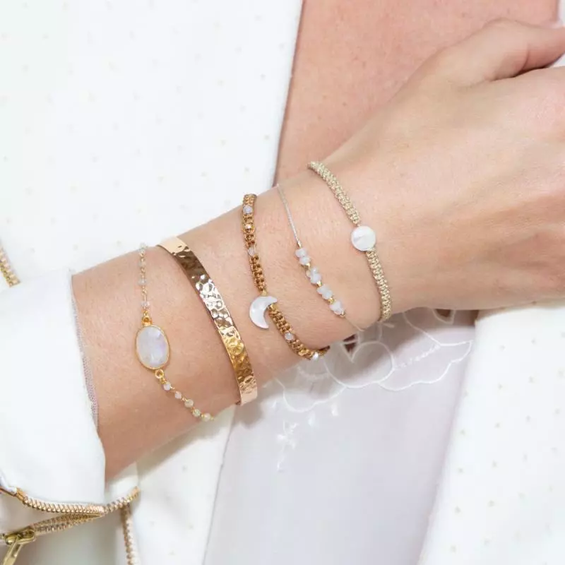 3. Gelang Berlian untuk Sentuhan Glamour