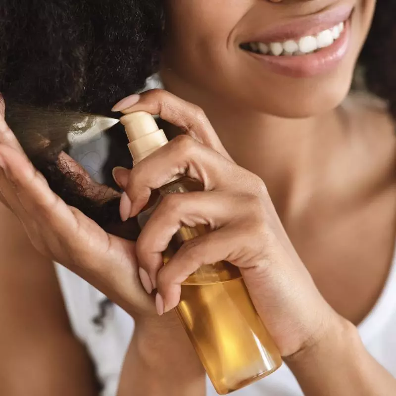 5. Hair Spray atau Gel Rambut