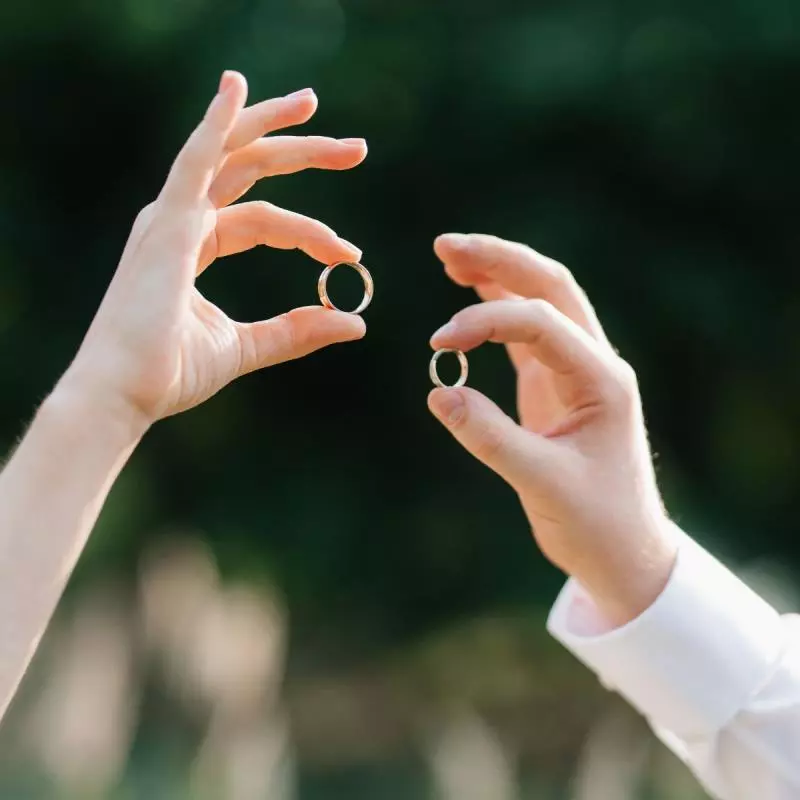 Model Cincin Tunangan yang Paling Populer untuk Pasangan