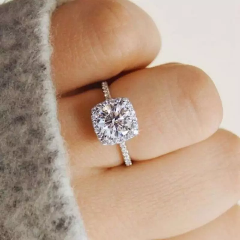 Apa Itu Berlian Emerald Cut?